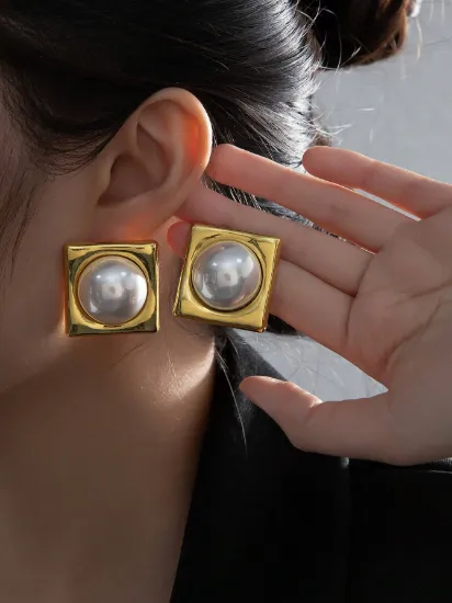 Picture of Square Pearl Earrings 