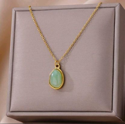 Picture of Irregular Green Stone Pendant Necklace 