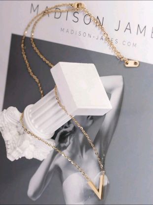 Picture of V Pendant Necklace 